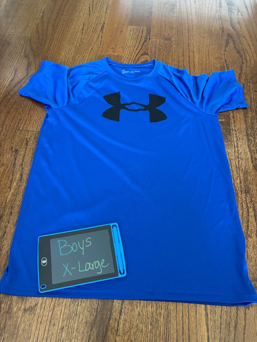 Boys Under Armour T-shirt Size XL